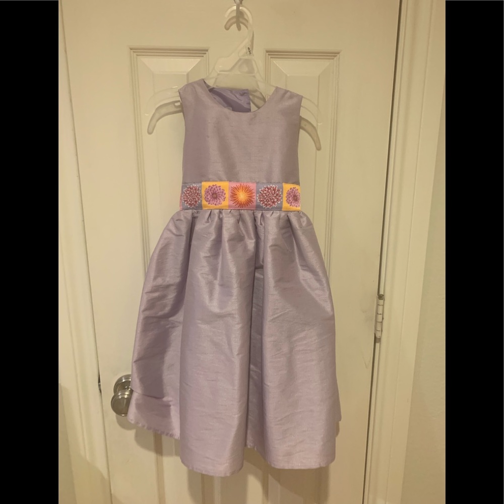 Lovely lavender party dress, size 5